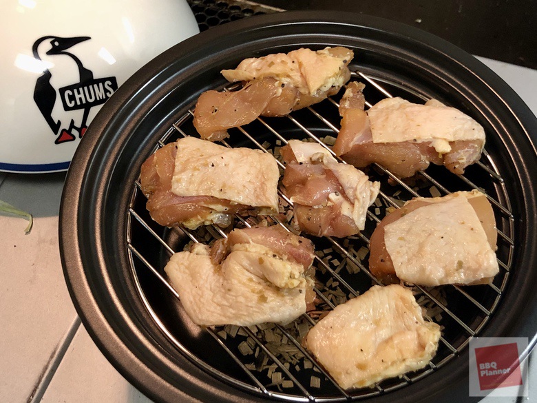 スモークポットを使って 鶏もも肉の燻製 を自宅で調理 時間はかかったけど手順は簡単 qプランナー